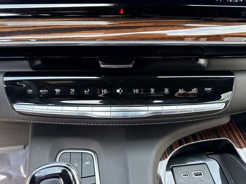 Used 2023 Cadillac Escalade ESV Premium Luxury image 26