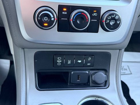 Used 2015 GMC Acadia SLE FWD image 50