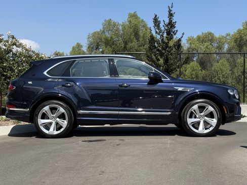Used 2024 Bentley Bentayga image 8