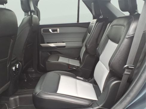 Used 2023 Ford Explorer XLT w/ Equipment Group 202A AWD/4WD image 29