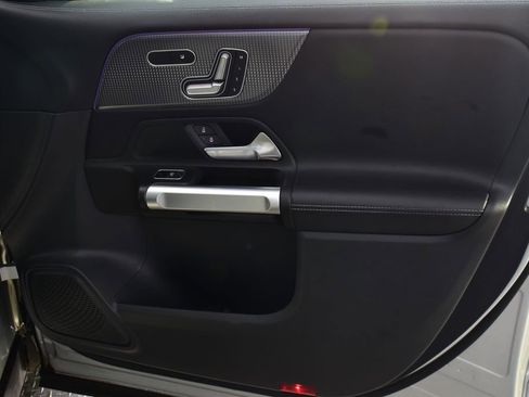 Certified 2022 Mercedes-Benz GLB 250 4MATIC image 37