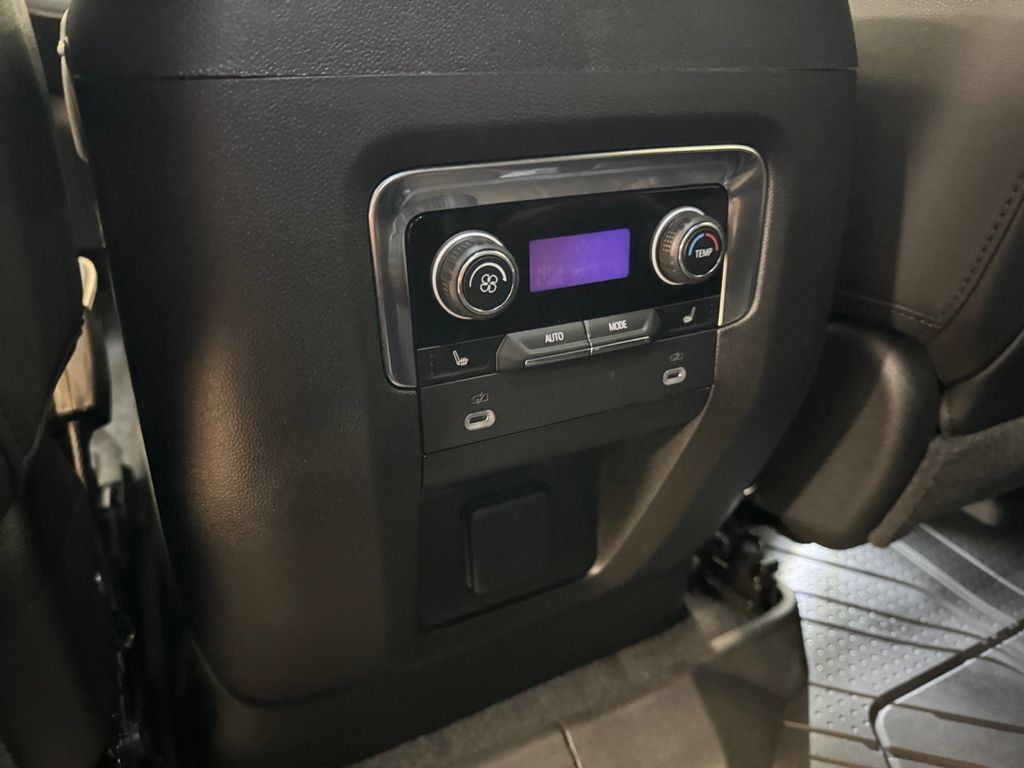 Used 2024 Chevrolet Tahoe Premier AWD/4WD image 25