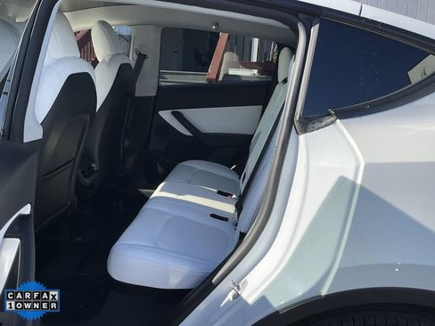 Used 2021 Tesla Model Y Long Range image 24