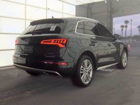 Used 2019 Audi Q5 2.0T Premium Plus w/ Premium Plus Package AWD/4WD image 2