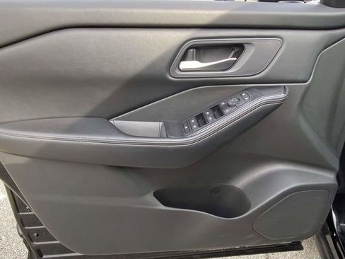 Used 2024 Nissan Rogue SV image 13