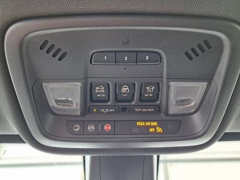 Used 2022 Chevrolet Traverse Premier w/ Redline Edition AWD/4WD image 20
