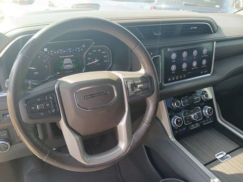 Used 2021 GMC Yukon Denali w/ Denali Ultimate Package AWD/4WD image 22