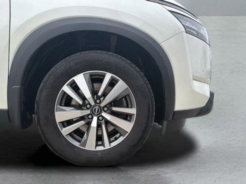 Used 2024 Nissan Pathfinder SL AWD/4WD image 12