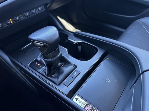 Used 2023 Lexus ES 300h Ultra Luxury image 36