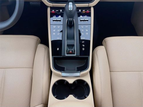 Certified 2026 Porsche Macan AWD/4WD image 20
