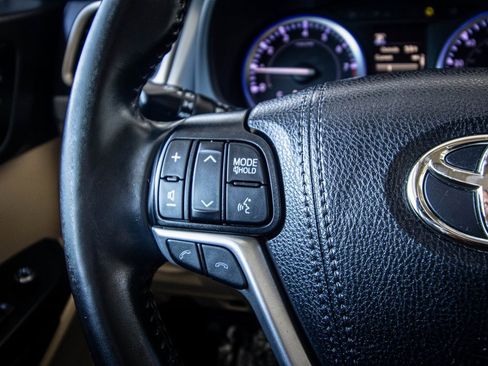 Used 2019 Toyota Highlander Limited image 32