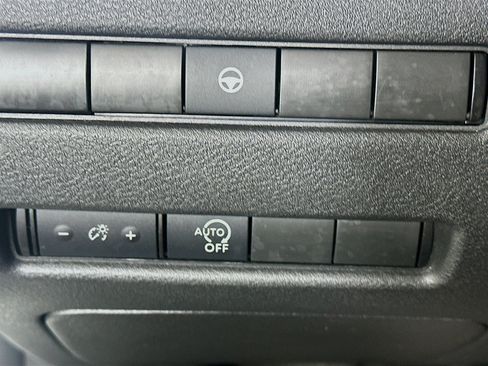 Used 2023 Nissan Rogue SV AWD/4WD image 17