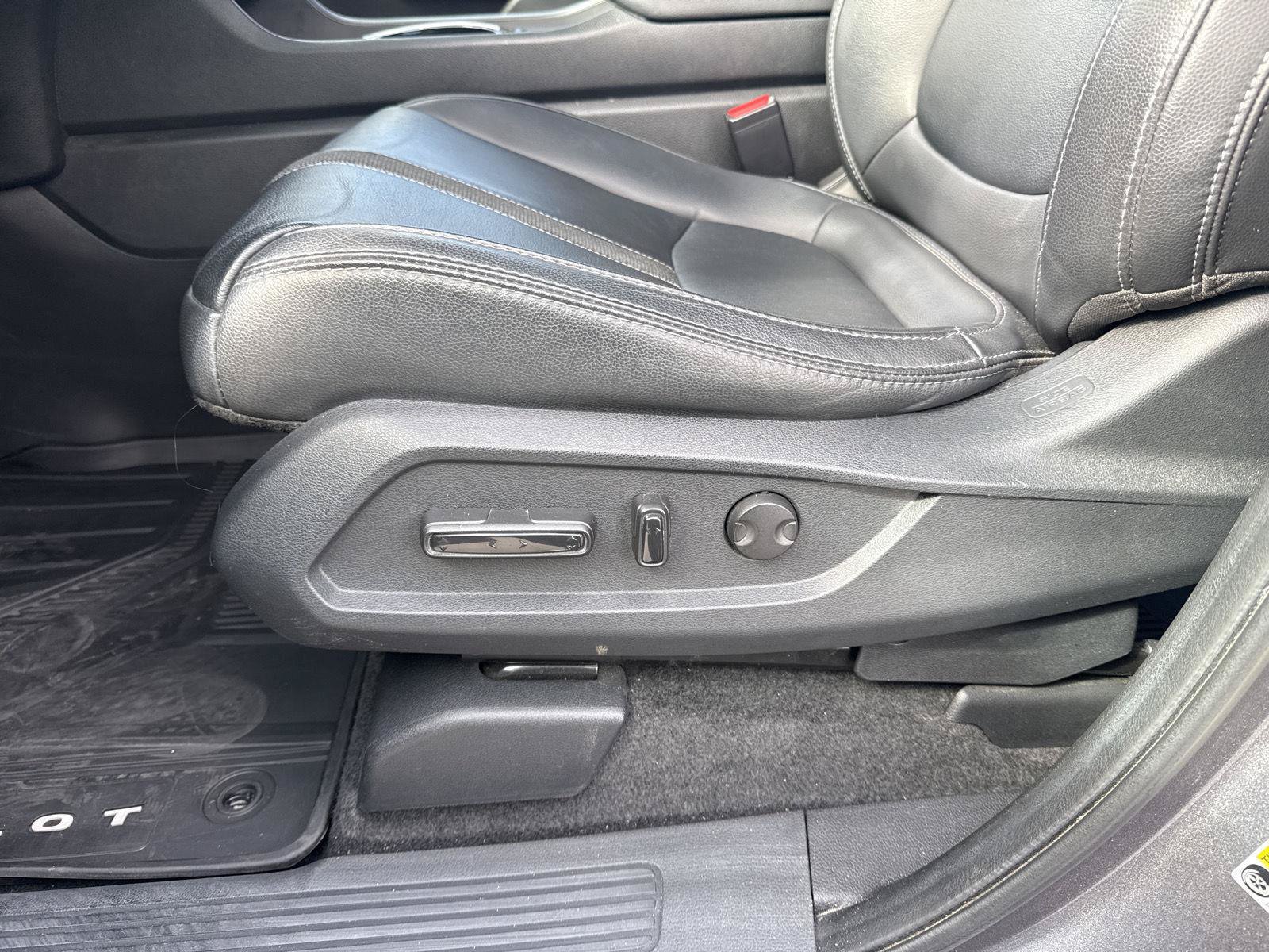 Used 2024 Honda Pilot Touring image 13