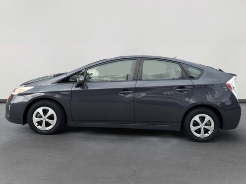 Used 2015 Toyota Prius Two image 3