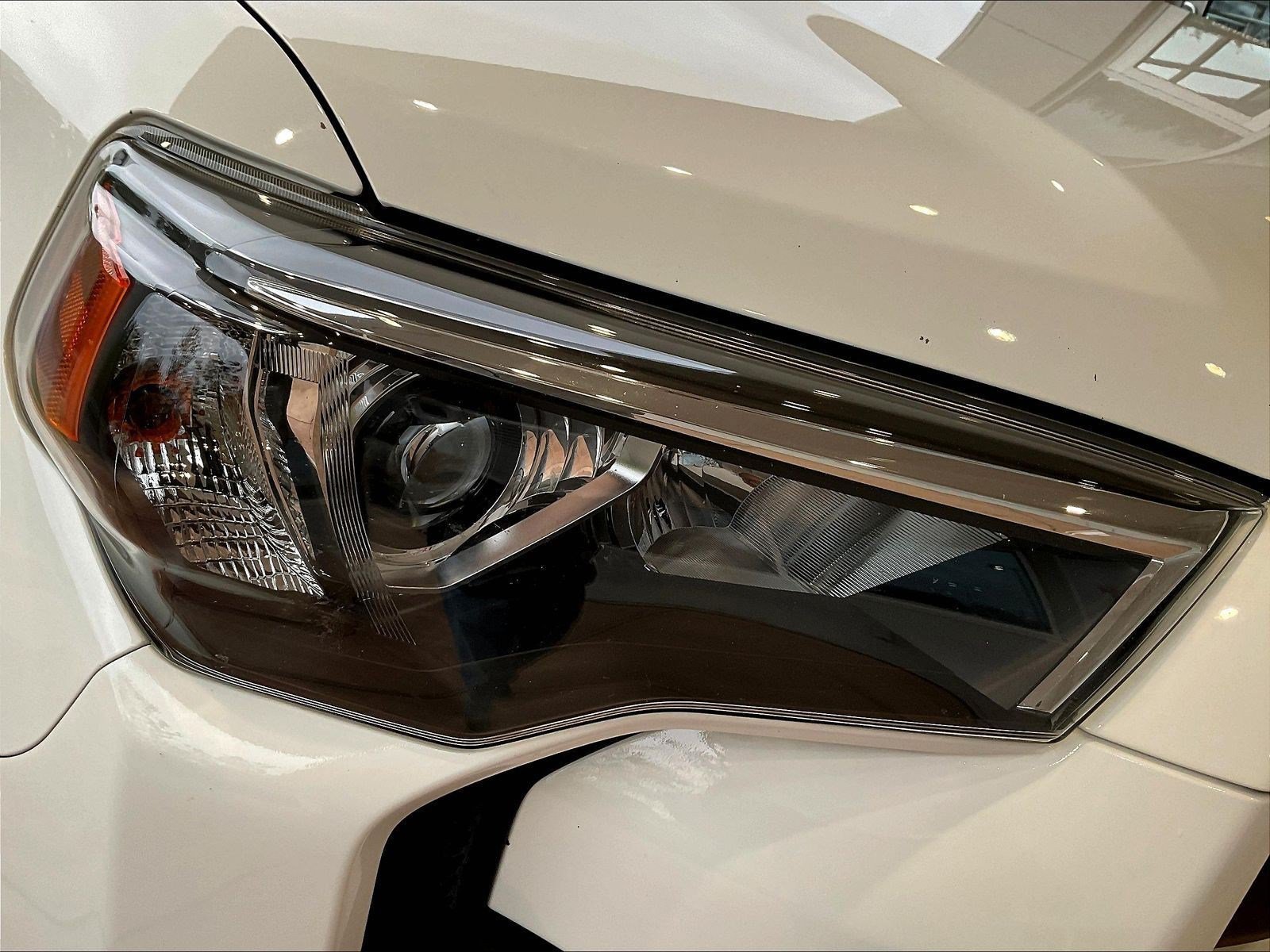 Used 2022 Toyota 4Runner SR5 Premium w/ Moonroof Package AWD/4WD image 30