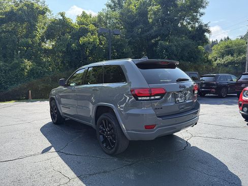 Used 2021 Jeep Grand Cherokee Laredo X AWD/4WD image 4