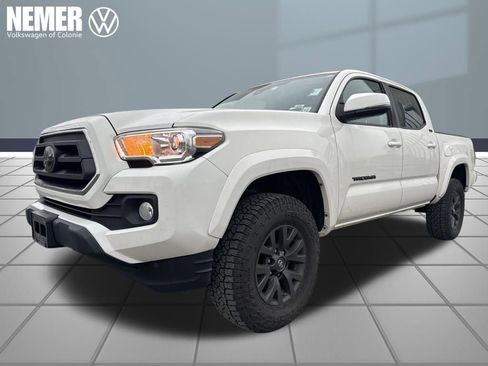 Used 2021 Toyota Tacoma SR5 w/ Technology Package image 1