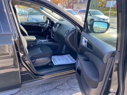 Used 2017 Nissan Pathfinder SV image 15