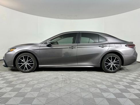 Used 2023 Toyota Camry SE FWD image 17