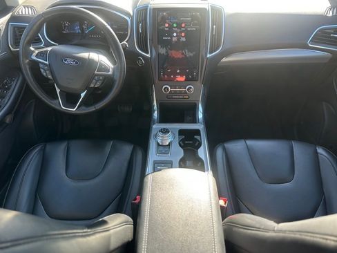 Used 2021 Ford Edge Titanium image 3