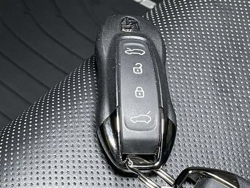 Certified 2024 Porsche Macan Turbo Electric AWD/4WD image 45