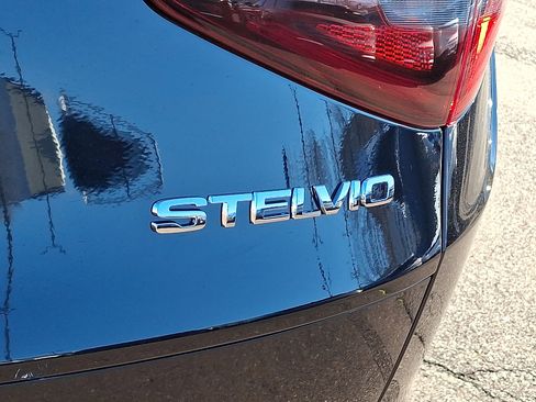 Used 2022 Alfa Romeo Stelvio Ti image 32