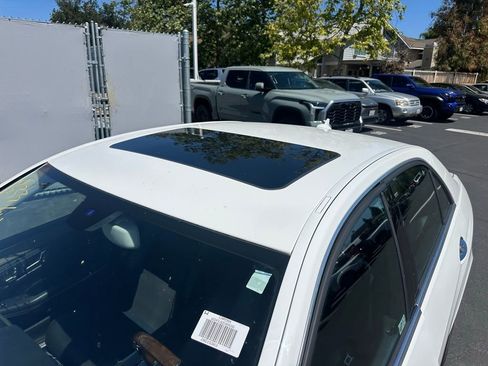 Used 2014 Mercedes-Benz E 350 4MATIC Sedan image 3