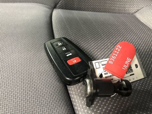 Used 2022 Toyota Corolla SE w/ SE Premium Package image 30