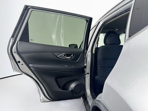 Used 2019 Nissan Rogue SV image 25