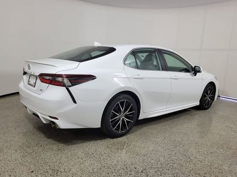 Used 2024 Toyota Camry SE image 5
