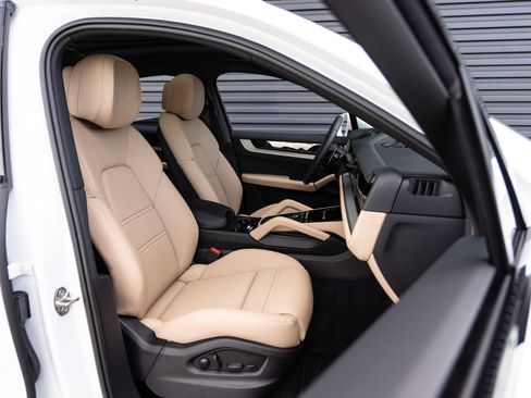 Certified 2026 Porsche Cayenne Coupe AWD/4WD image 34