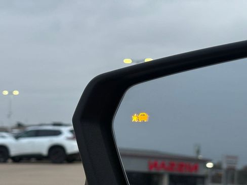 Used 2023 Chevrolet Equinox LT image 12