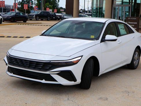 New 2026 Hyundai Elantra SE FWD image 28