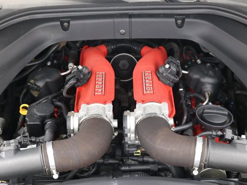 Used 2015 Ferrari California T RWD image 96