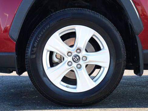 Used 2019 Toyota RAV4 LE image 8