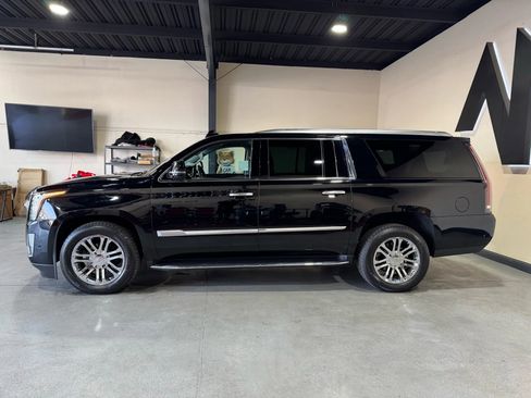 Used 2020 Cadillac Escalade ESV 2WD image 8