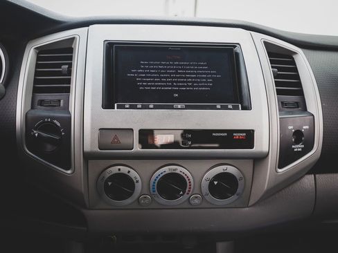 Used 2010 Toyota Tacoma 4x4 Access Cab V6 image 4