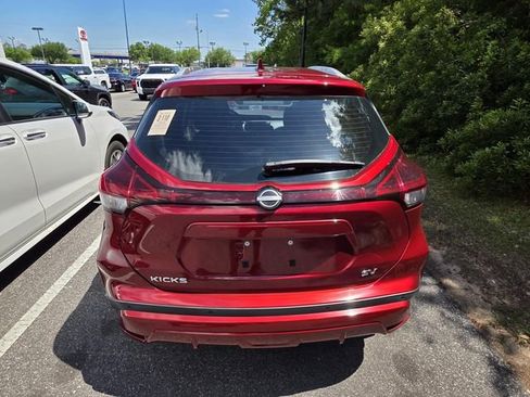 Used 2023 Nissan Kicks SV FWD image 3