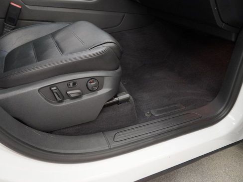 Used 2016 Volkswagen Touareg VR6 image 51