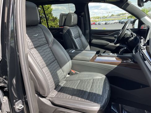Used 2022 Cadillac Escalade ESV Premium Luxury Platinum AWD/4WD image 25