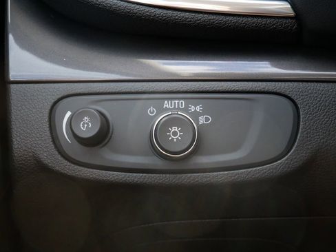Used 2021 Buick Encore Preferred FWD image 16