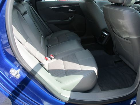 Used 2014 Chevrolet Impala LT w/ Convenience Package image 12