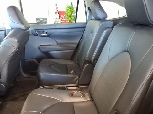 New 2026 Toyota Highlander XLE image 17