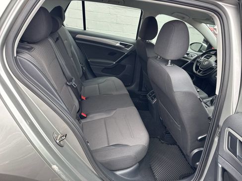 Used 2017 Volkswagen Golf S image 19