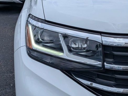 Certified 2021 Volkswagen Atlas Cross Sport SE FWD image 9