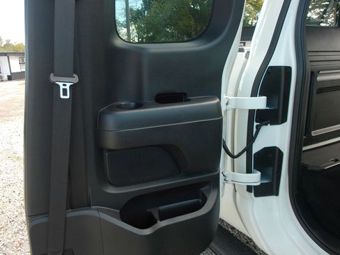 Used 2018 Nissan Titan SV AWD/4WD image 37
