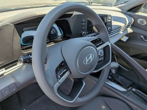 New 2026 Hyundai Elantra SE FWD image 17