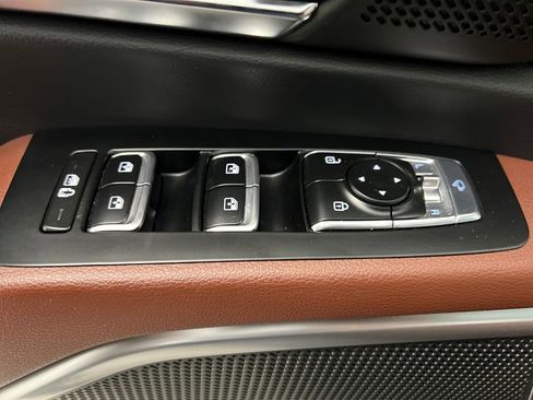 Used 2024 Kia Telluride EX w/ EX Captain's Chair Package image 12