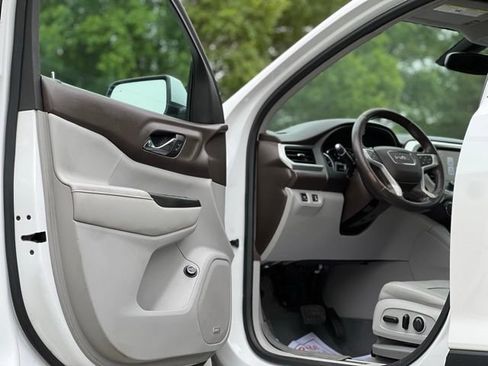 Used 2017 GMC Acadia SLT w/ LPO, Floor Liner Package AWD/4WD image 9