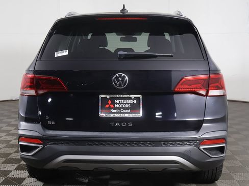 Used 2022 Volkswagen Taos SE FWD image 11